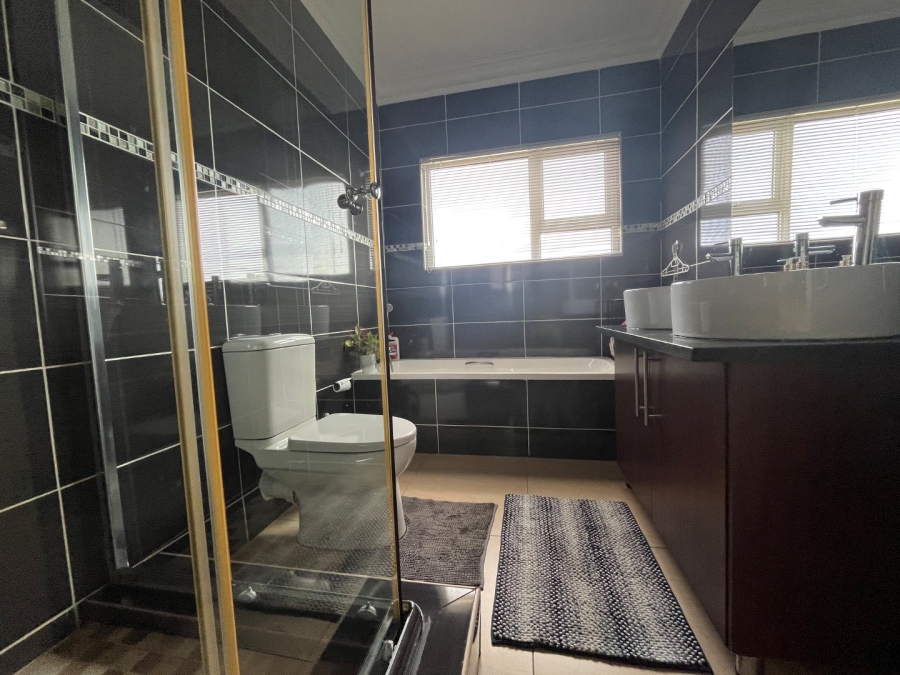 4 Bedroom Property for Sale in Lilyvale S H Free State